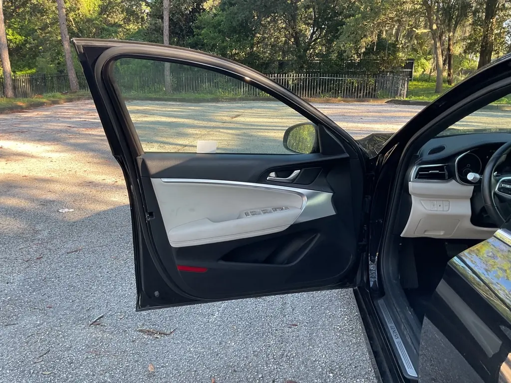 2025 GENESIS G70 2.5T photo 9