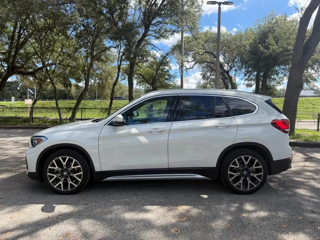 2022 BMW X1 SDRIVE28I photo 2