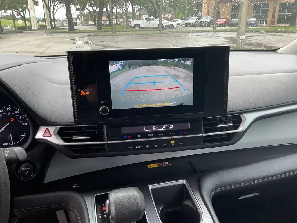 2025 TOYOTA SIENNA LE photo 18