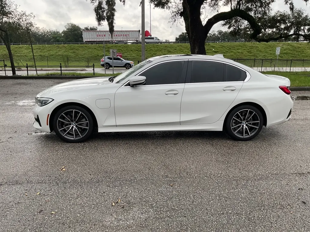 2021 BMW 3 SERIES 330E photo 2