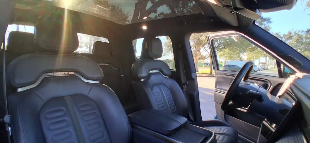 2022 RIVIAN R1T ADVENTURE PACKAGE photo 11