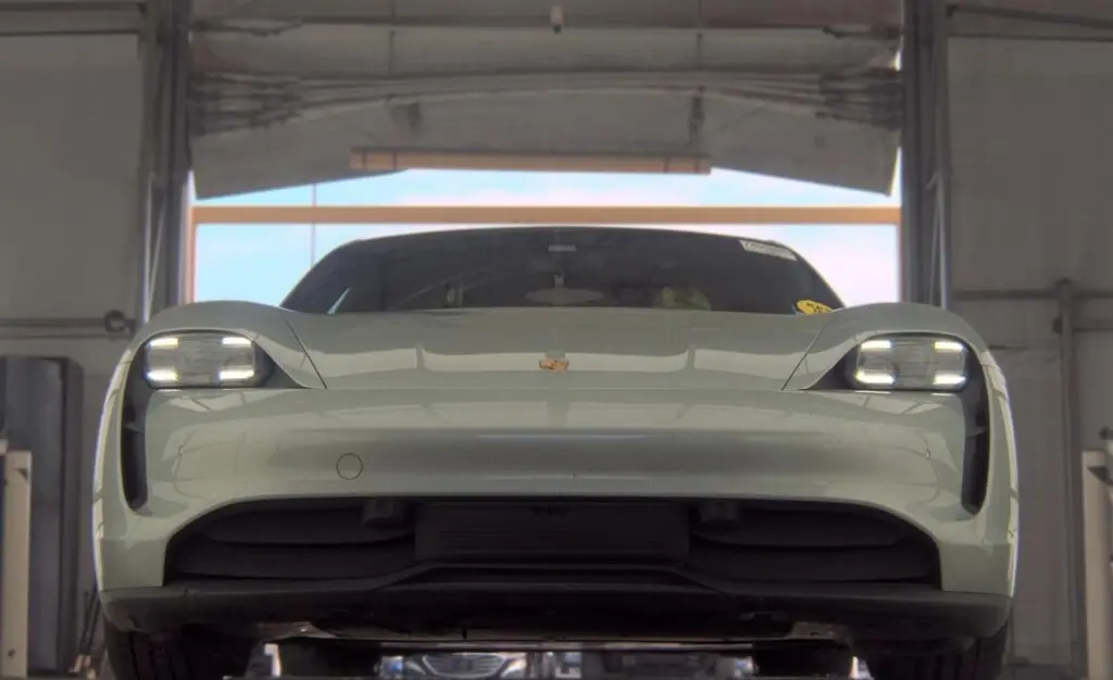 2023 PORSCHE TAYCAN photo 3