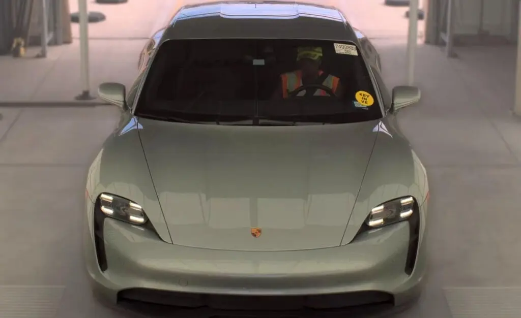 2023 PORSCHE TAYCAN photo 2