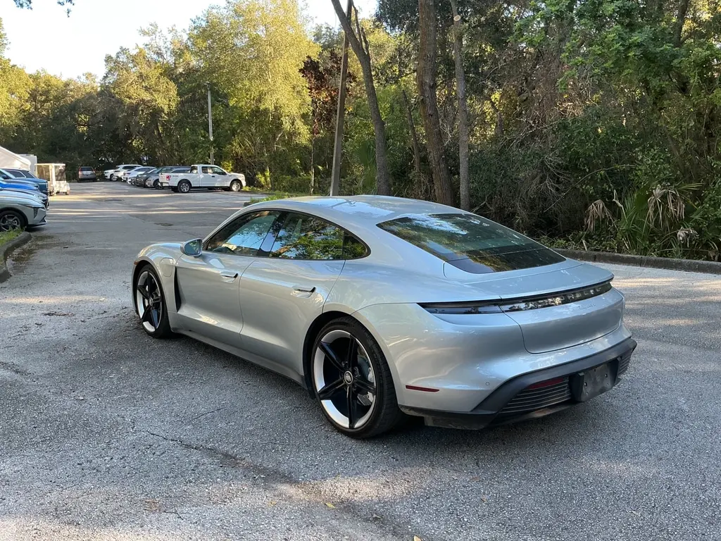 2023 PORSCHE TAYCAN photo 3