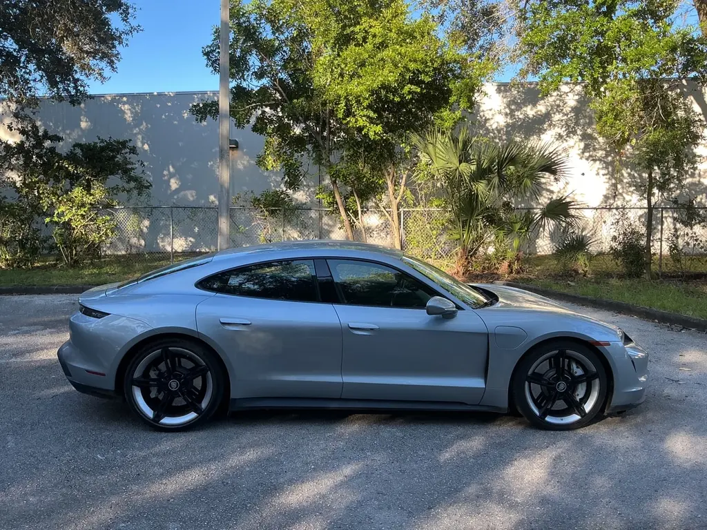 2023 PORSCHE TAYCAN photo 5