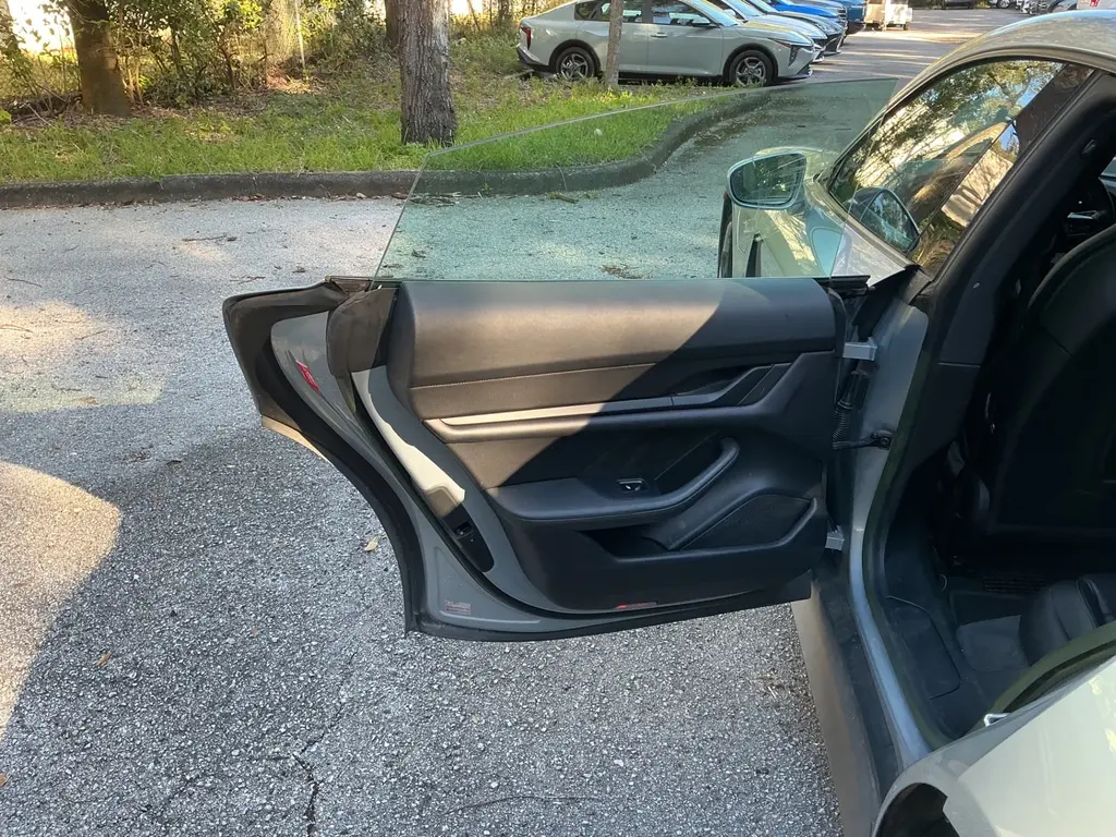 2023 PORSCHE TAYCAN photo 9