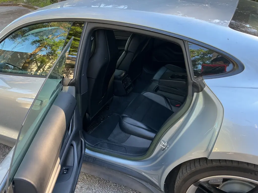 2023 PORSCHE TAYCAN photo 10
