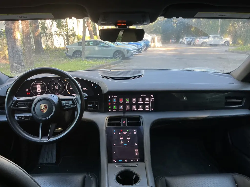 2023 PORSCHE TAYCAN photo 11