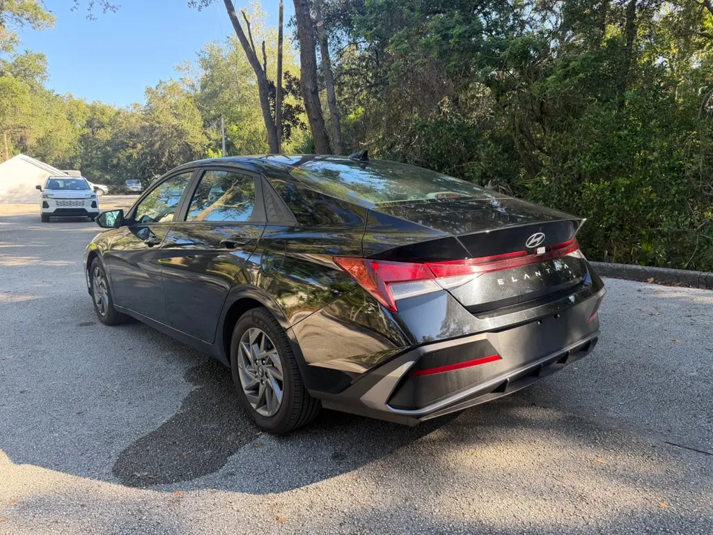 2024 HYUNDAI ELANTRA SEL photo 2