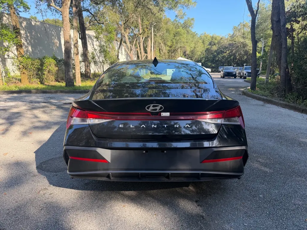 2024 HYUNDAI ELANTRA SEL photo 3