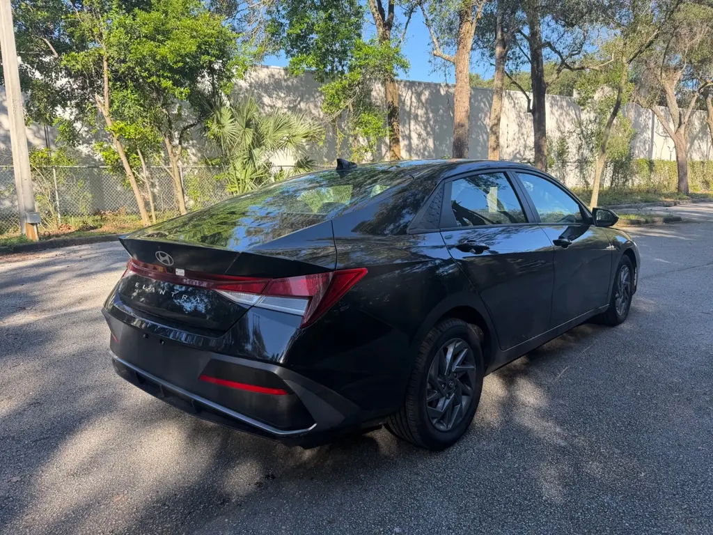 2024 HYUNDAI ELANTRA SEL photo 4