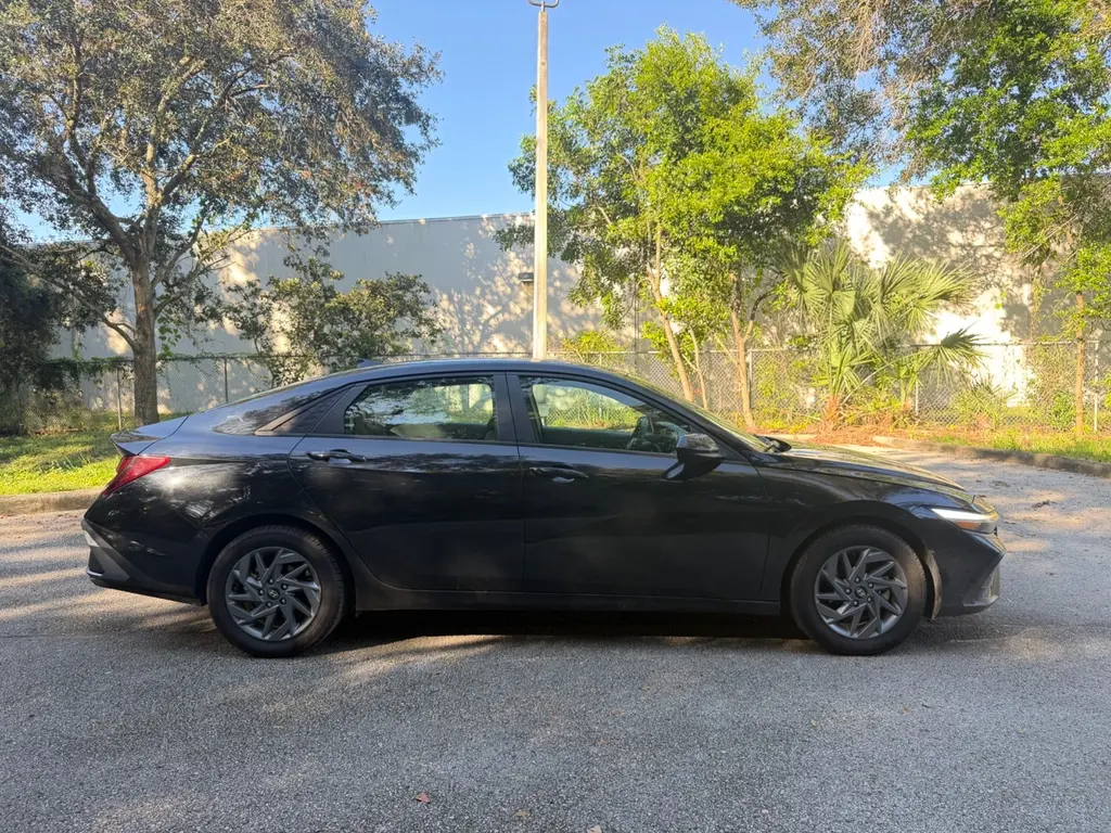 2024 HYUNDAI ELANTRA SEL photo 8
