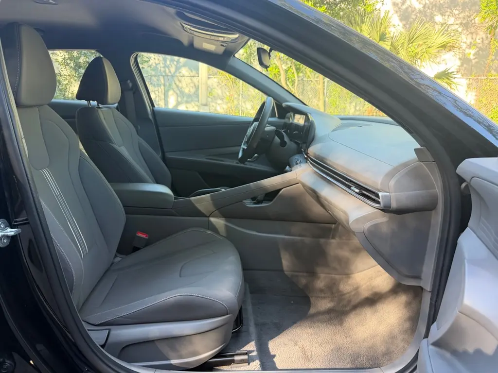 2024 HYUNDAI ELANTRA SEL photo 11