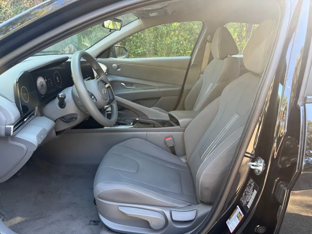 2024 HYUNDAI ELANTRA SEL photo 19