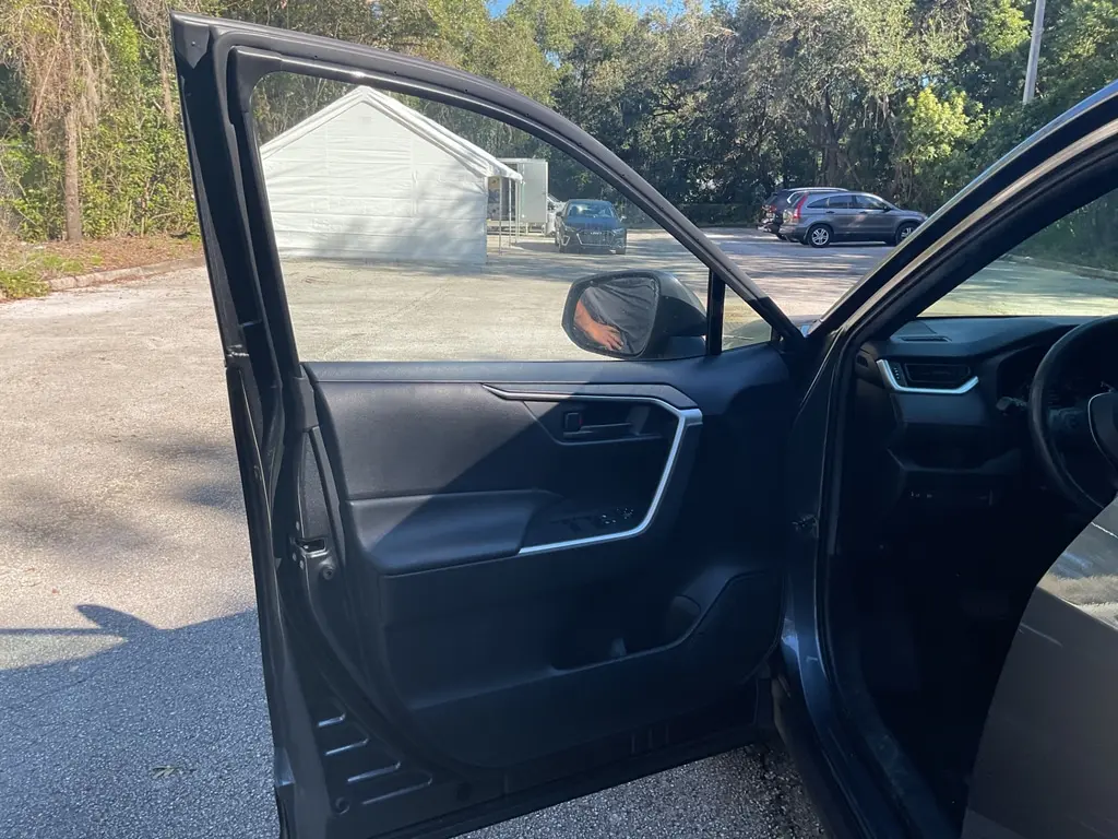 2021 TOYOTA RAV4 PRIME SE photo 9