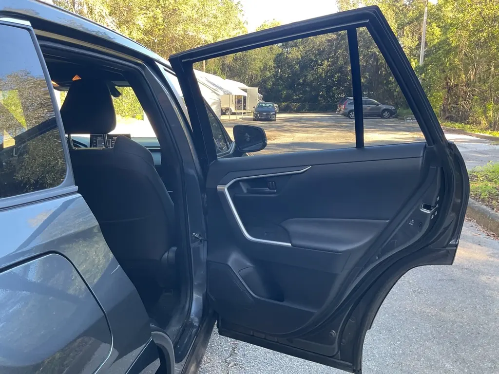 2021 TOYOTA RAV4 PRIME SE photo 15