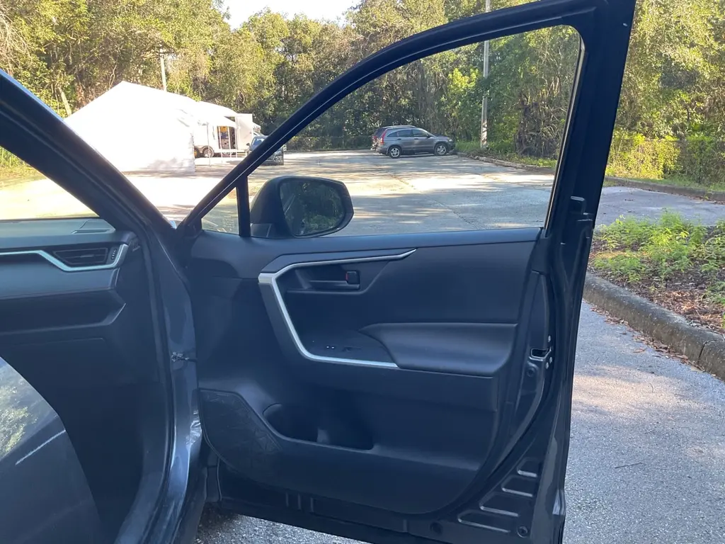 2021 TOYOTA RAV4 PRIME SE photo 17