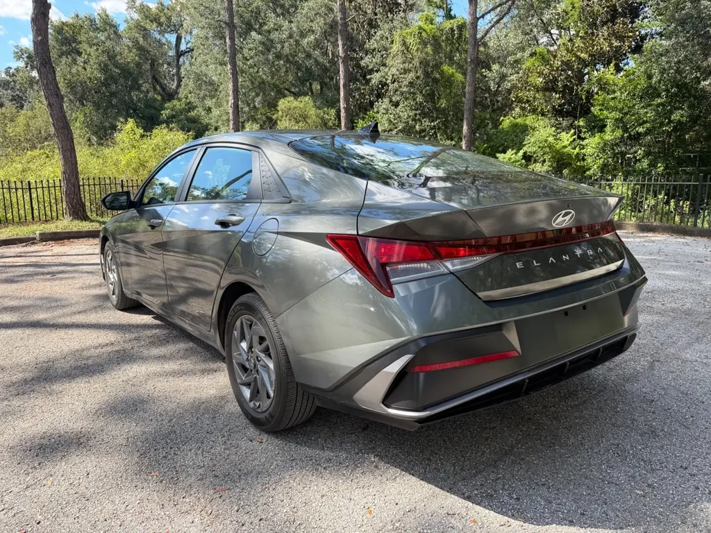 2024 HYUNDAI ELANTRA SEL photo 2
