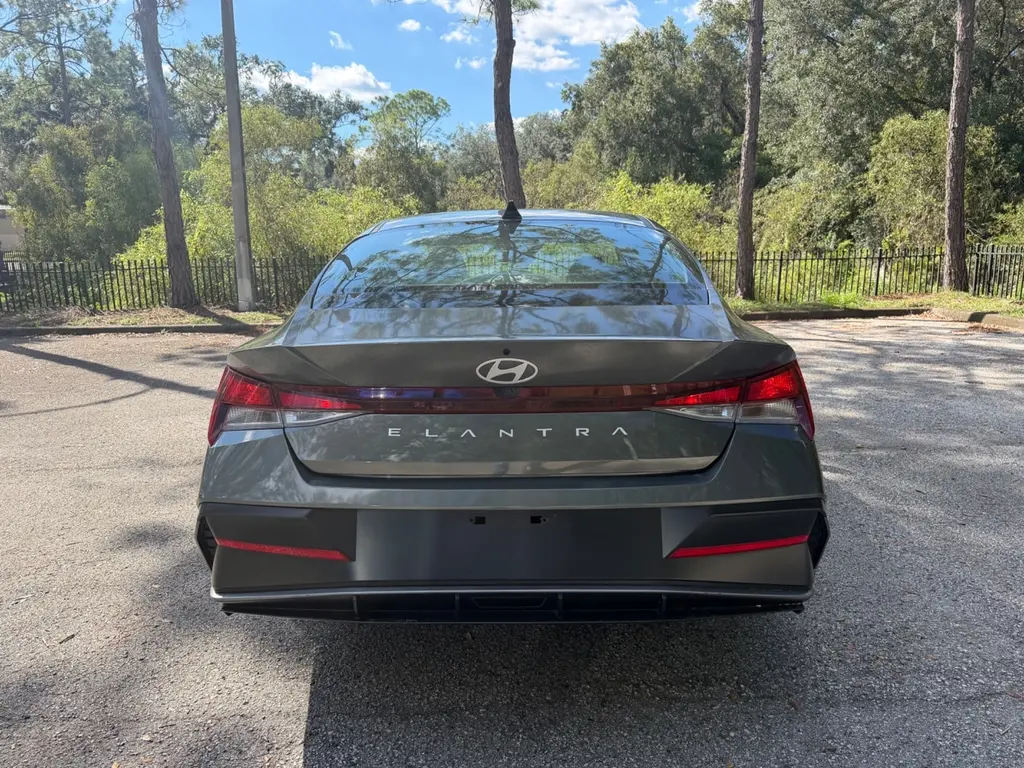 2024 HYUNDAI ELANTRA SEL photo 3