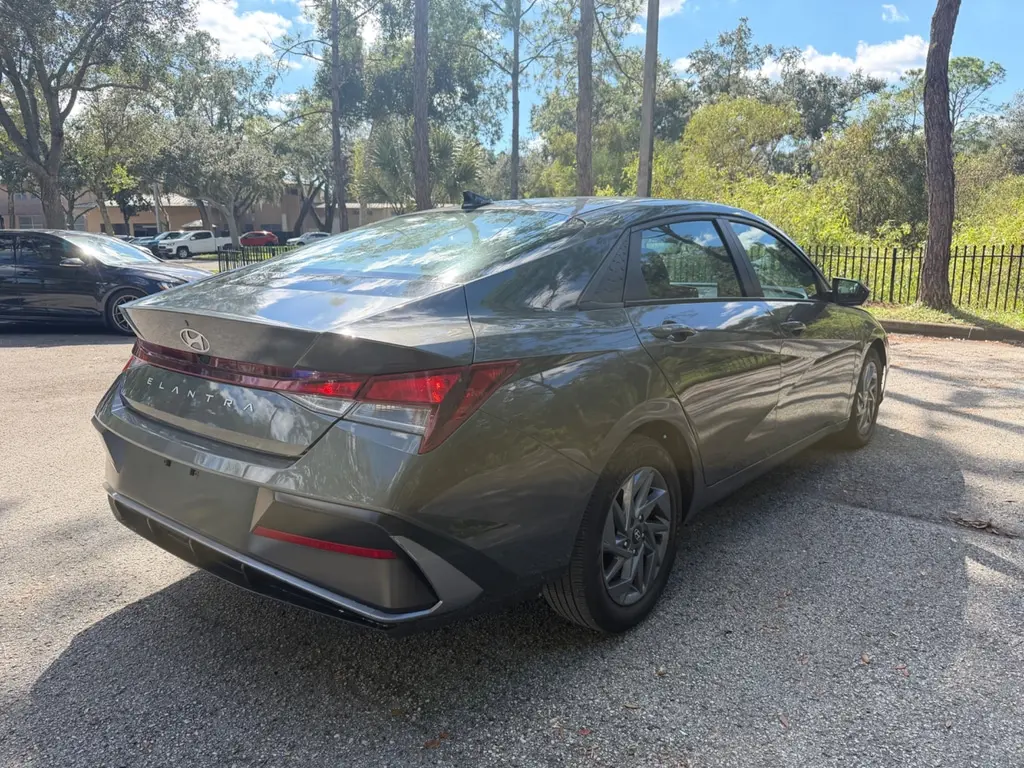2024 HYUNDAI ELANTRA SEL photo 4