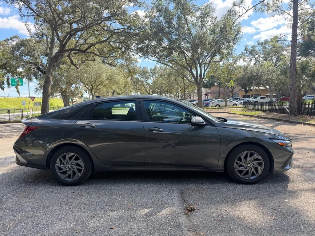 2024 HYUNDAI ELANTRA SEL photo 7