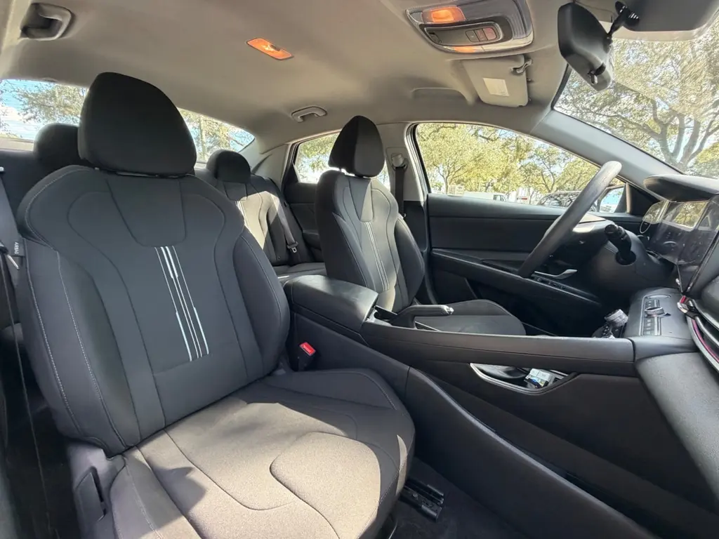2024 HYUNDAI ELANTRA SEL photo 9