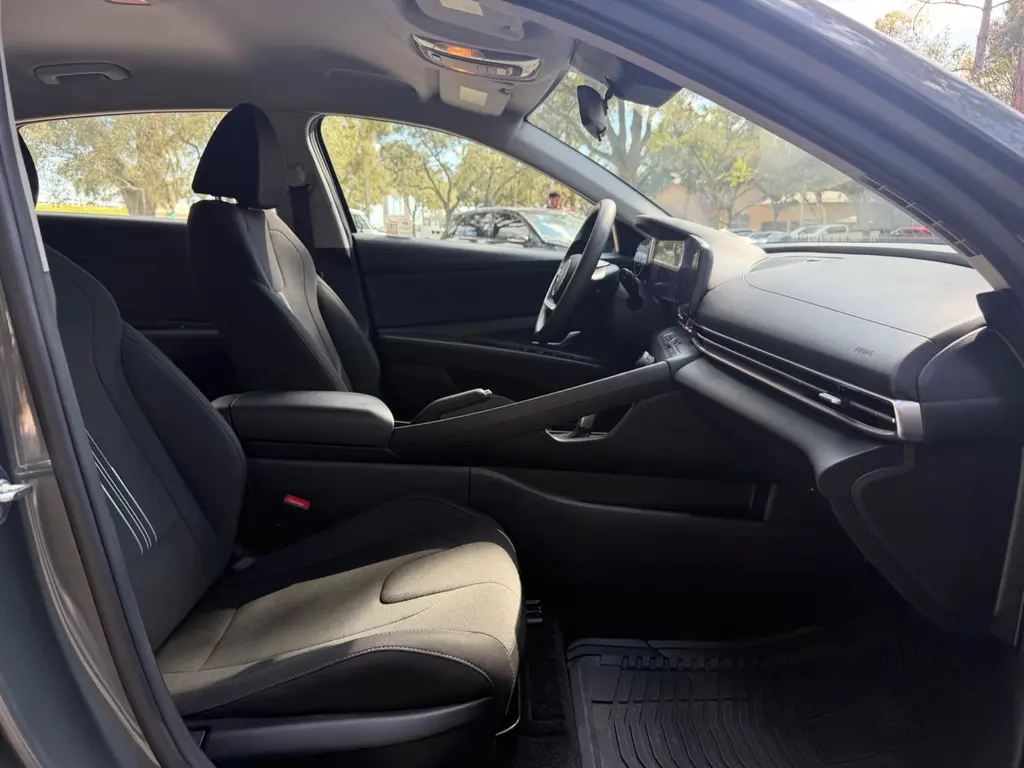 2024 HYUNDAI ELANTRA SEL photo 10