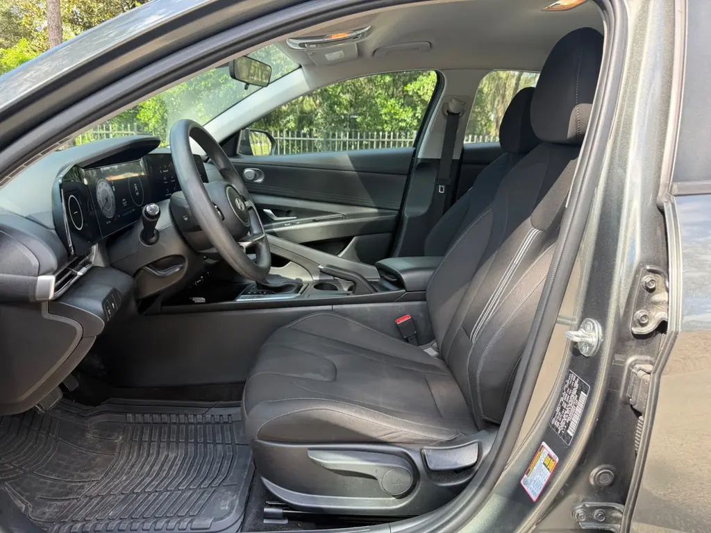 2024 HYUNDAI ELANTRA SEL photo 18