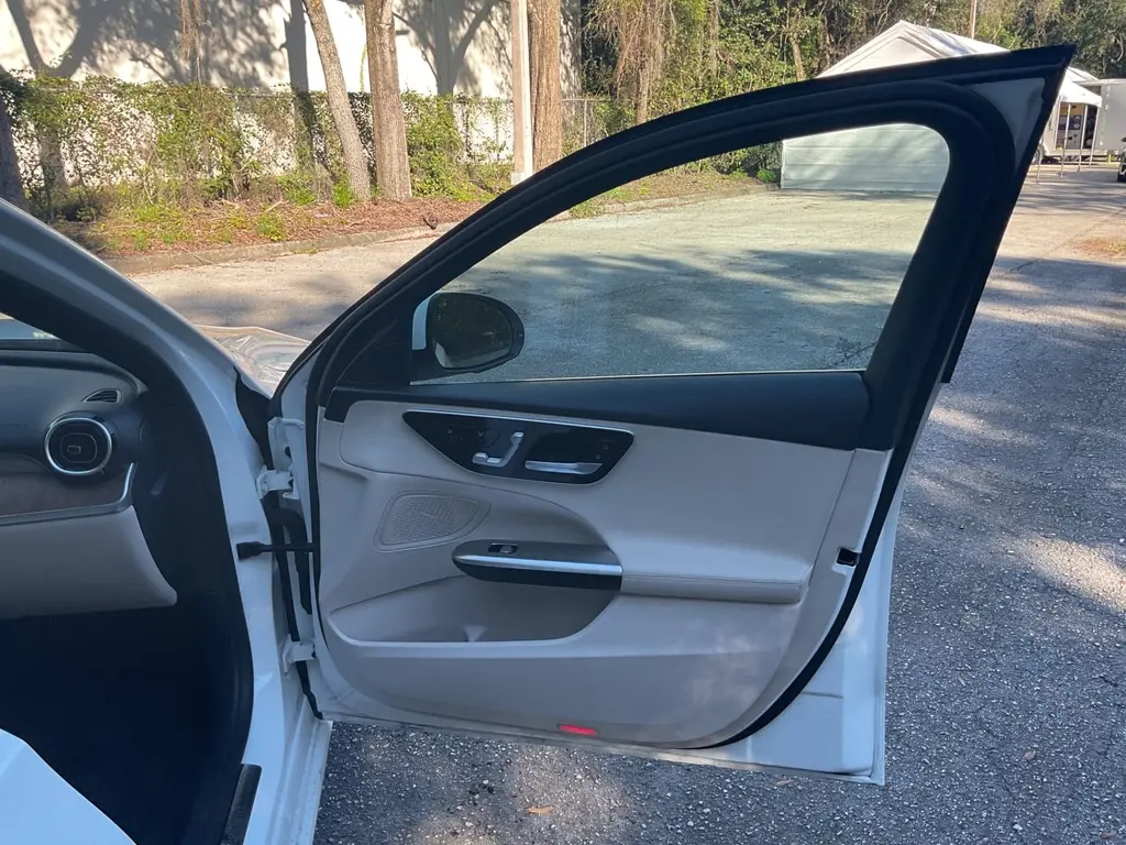 2024 MERCEDES-BENZ C-CLASS C 300 photo 17