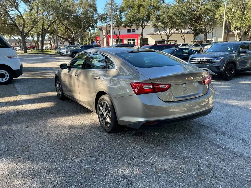 2024 CHEVROLET MALIBU LT photo 3