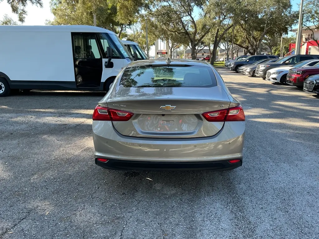 2024 CHEVROLET MALIBU LT photo 4