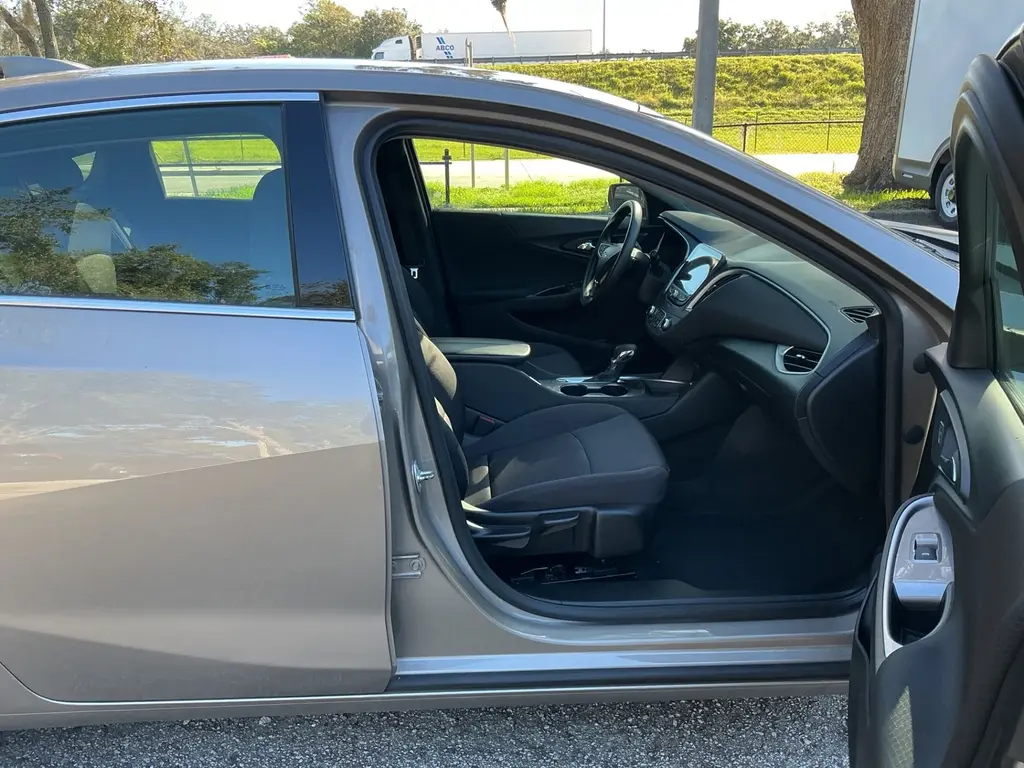 2024 CHEVROLET MALIBU LT photo 17