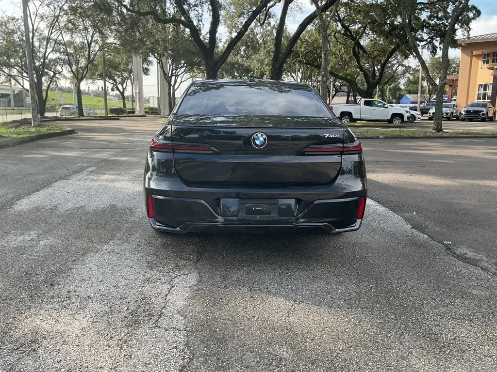 2023 BMW 7 SERIES 740I photo 4