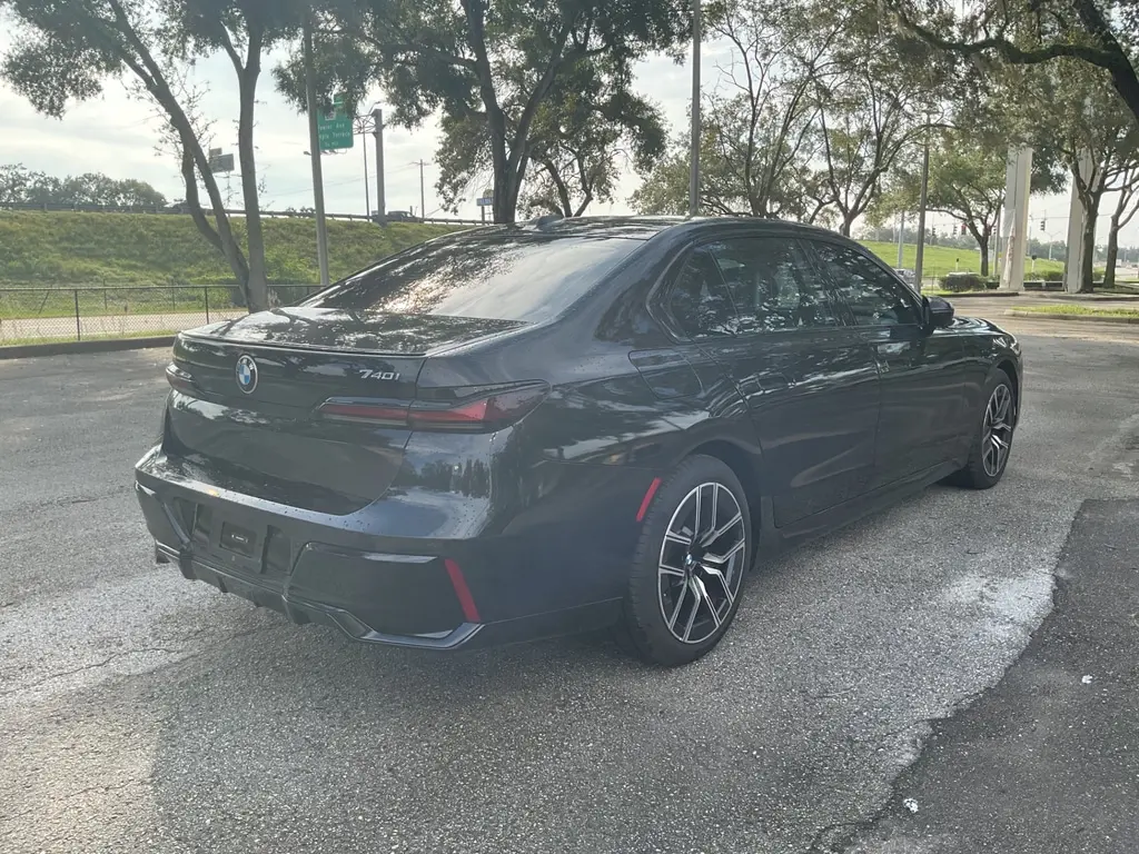 2023 BMW 7 SERIES 740I photo 5