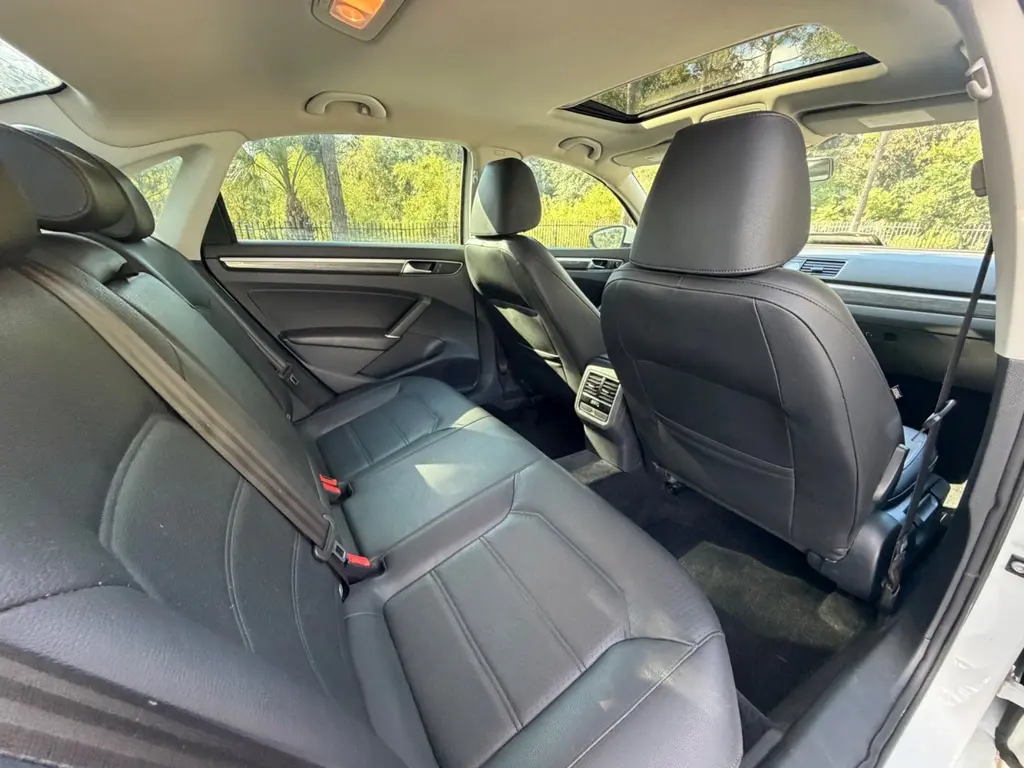 2017 VOLKSWAGEN PASSAT 1.8T SE photo 12