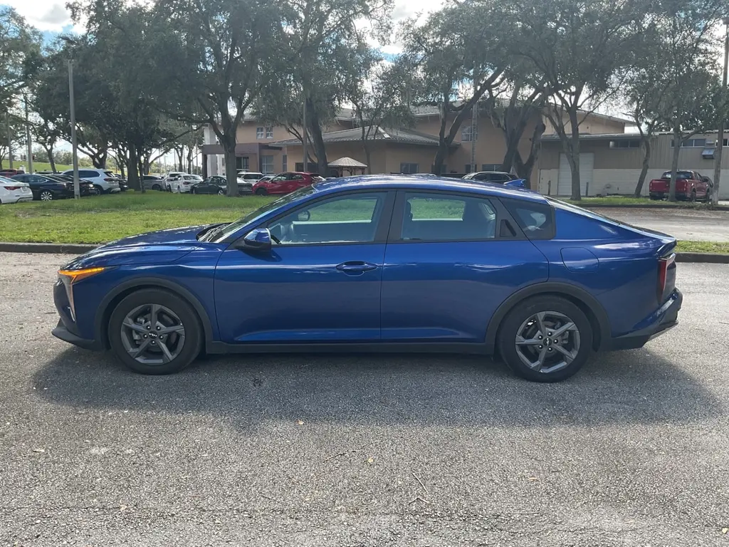2025 KIA K4 LXS photo 2