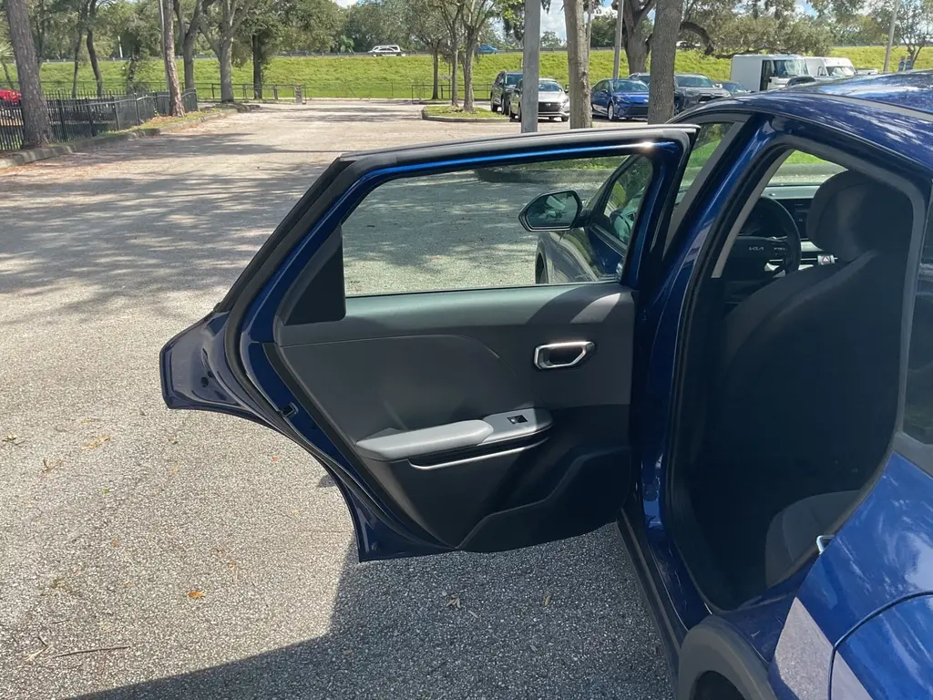 2025 KIA K4 LXS photo 11