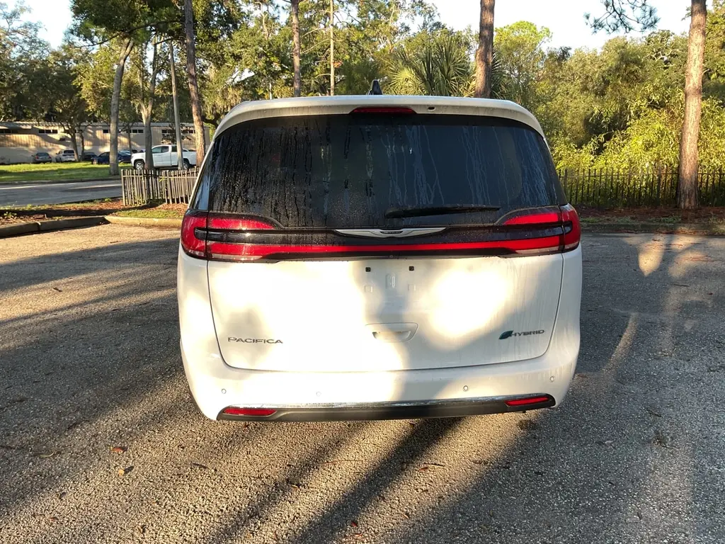 2024 CHRYSLER PACIFICA HYBRID SELECT photo 4