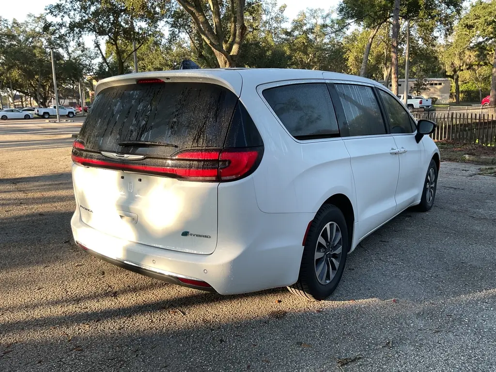 2024 CHRYSLER PACIFICA HYBRID SELECT photo 5