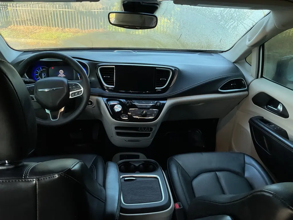 2024 CHRYSLER PACIFICA HYBRID SELECT photo 16