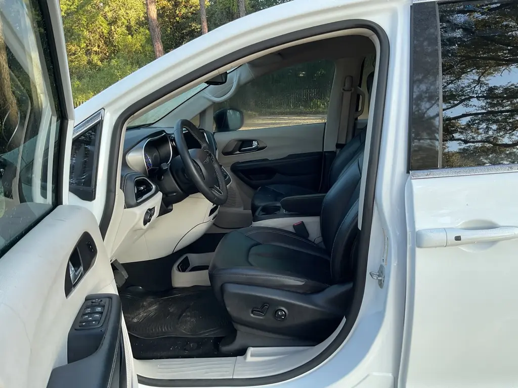 2024 CHRYSLER PACIFICA HYBRID SELECT photo 19