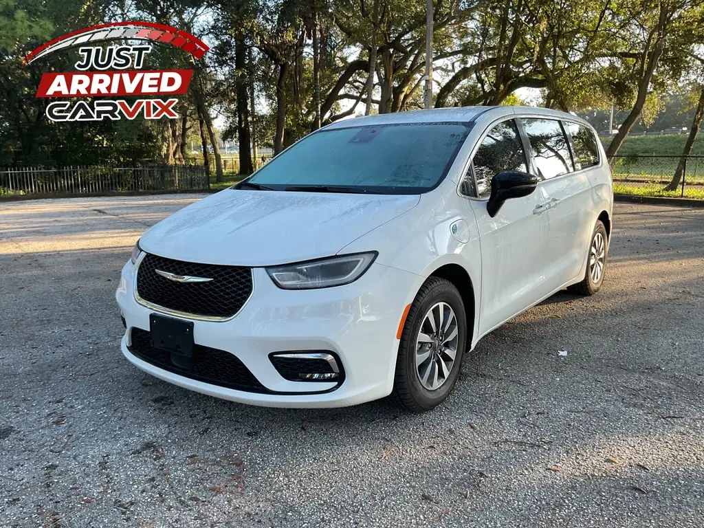2024 CHRYSLER PACIFICA HYBRID SELECT photo 1