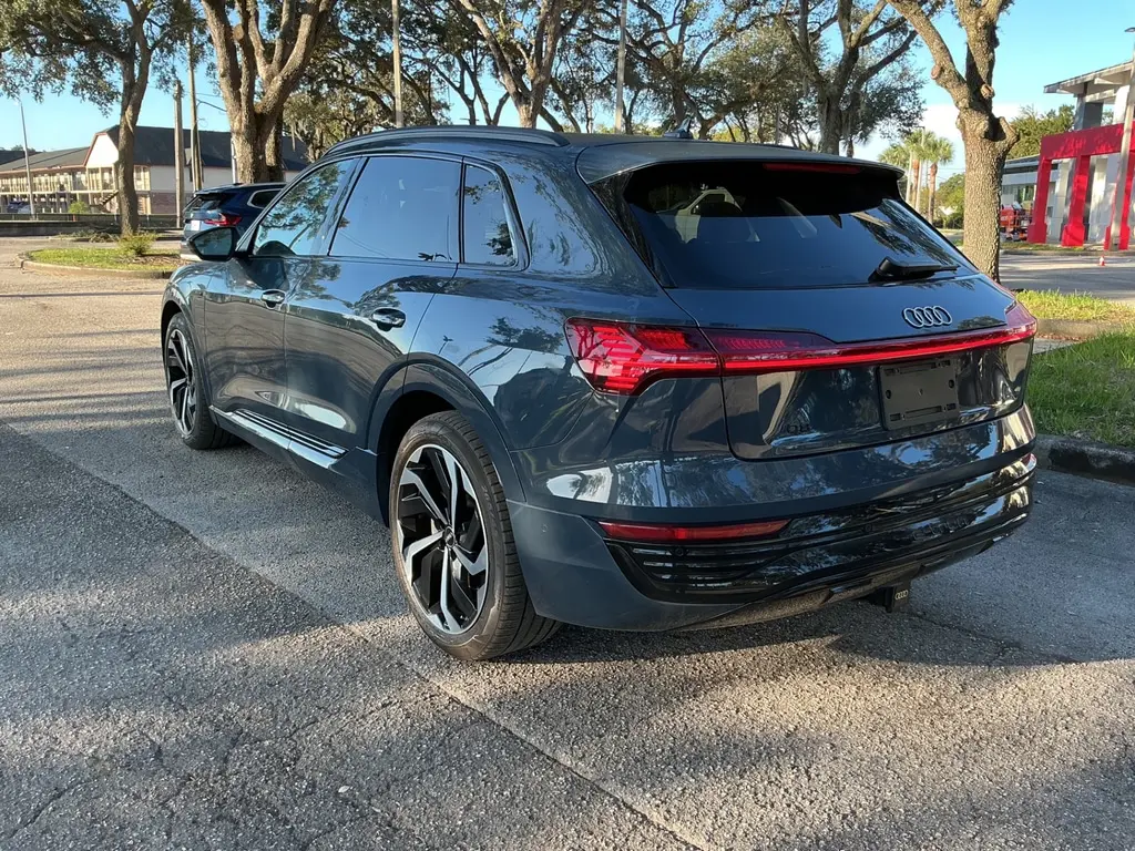 2024 AUDI Q8 E-TRON PRESTIGE photo 3