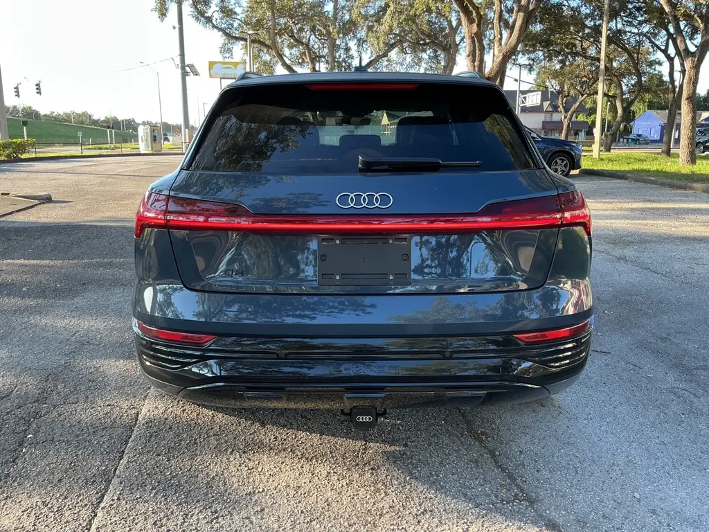 2024 AUDI Q8 E-TRON PRESTIGE photo 4
