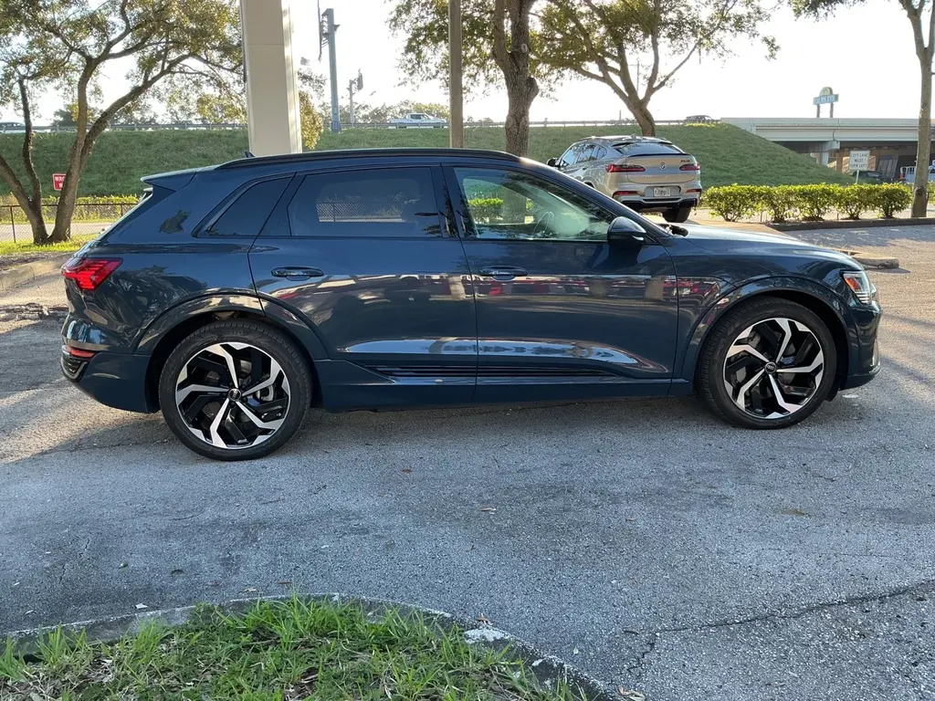 2024 AUDI Q8 E-TRON PRESTIGE photo 6