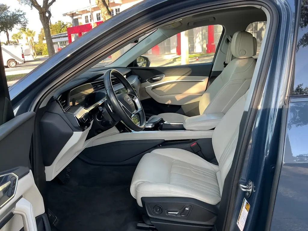 2024 AUDI Q8 E-TRON PRESTIGE photo 10