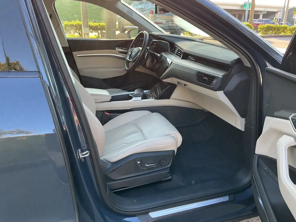 2024 AUDI Q8 E-TRON PRESTIGE photo 18