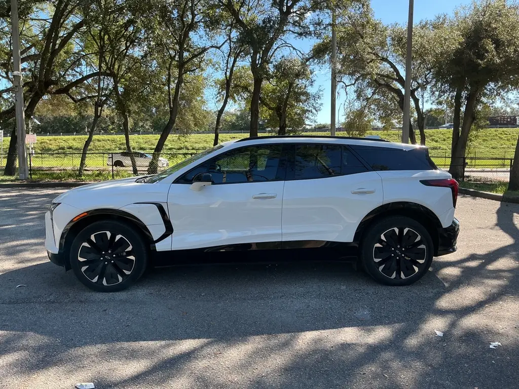 2024 CHEVROLET BLAZER EV EAWD RS 1RS photo 2