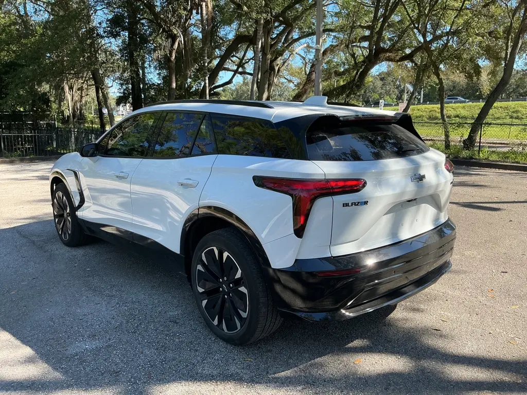 2024 CHEVROLET BLAZER EV EAWD RS 1RS photo 3