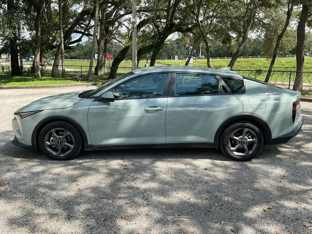 2025 KIA K4 LXS photo 2